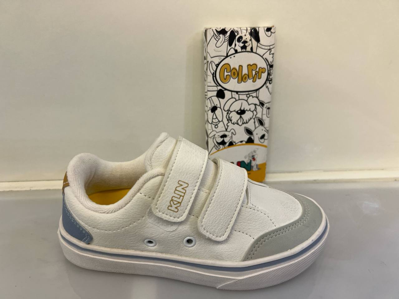 کتانی ونس چسبی